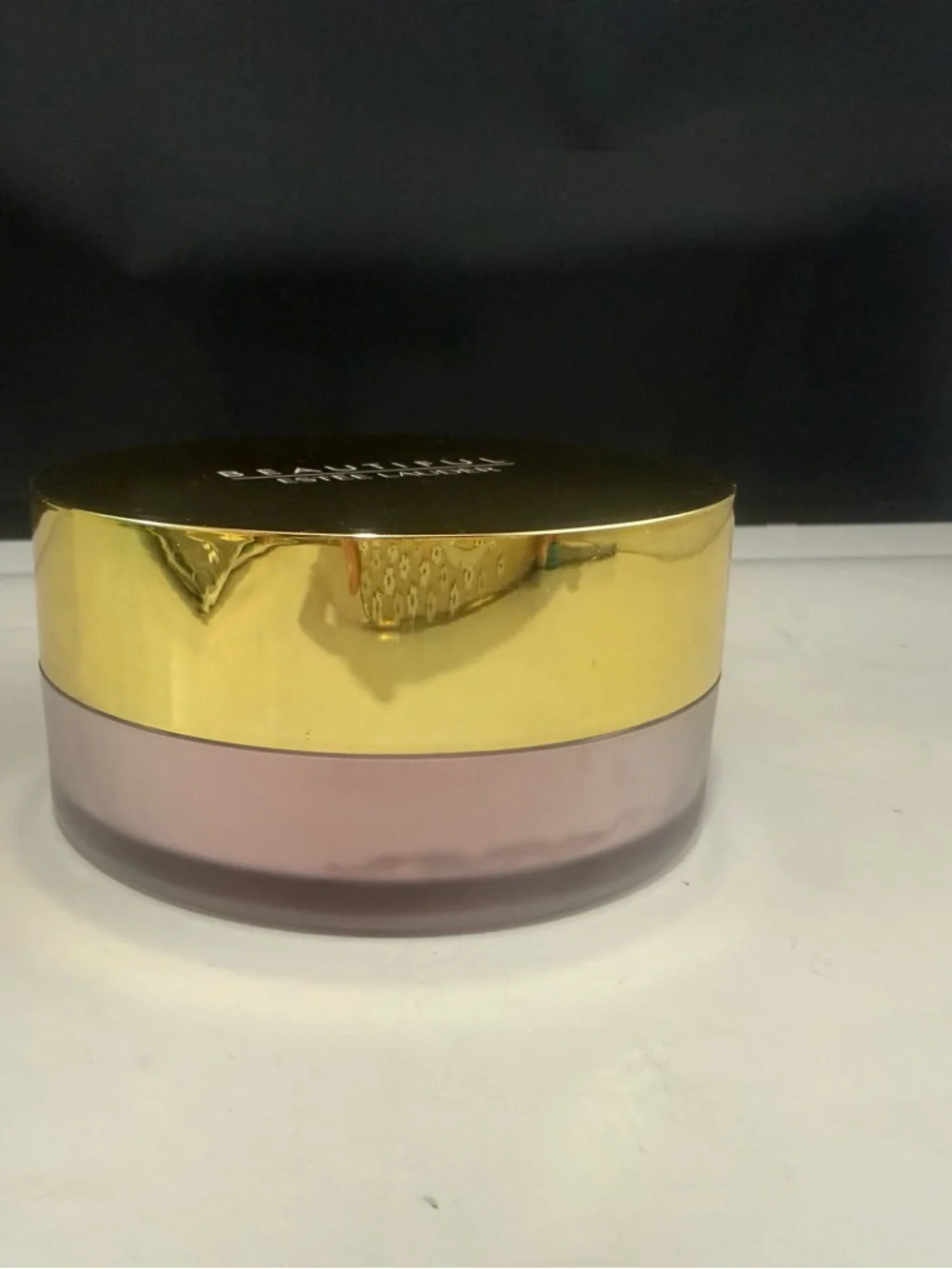 New Beautiful Perfumed Body Powder Estée Lauder 1 oz sealed New without the box